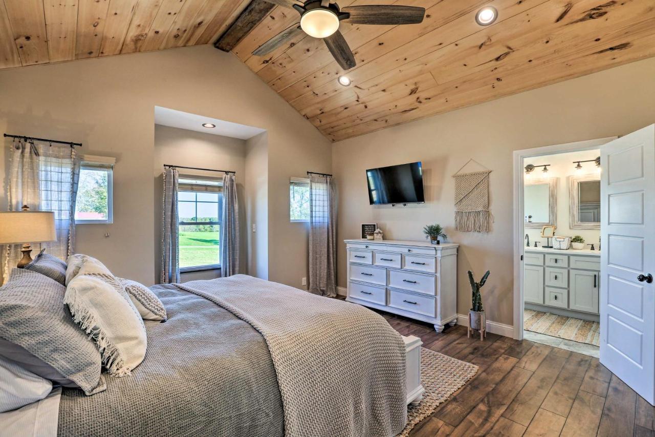 Villa Chic Williamstown Retreat With Pool And Hot Tub! Exterior foto