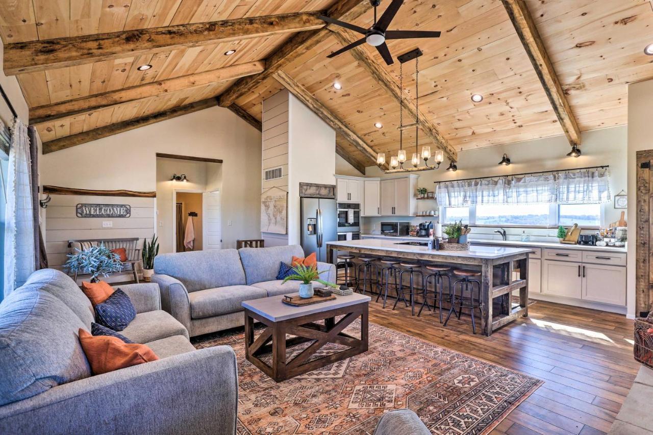 Villa Chic Williamstown Retreat With Pool And Hot Tub! Exterior foto