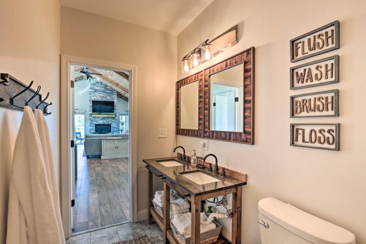Villa Chic Williamstown Retreat With Pool And Hot Tub! Exterior foto