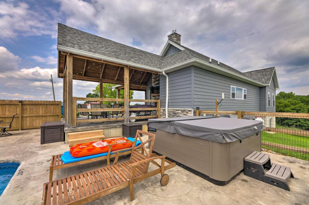 Villa Chic Williamstown Retreat With Pool And Hot Tub! Exterior foto