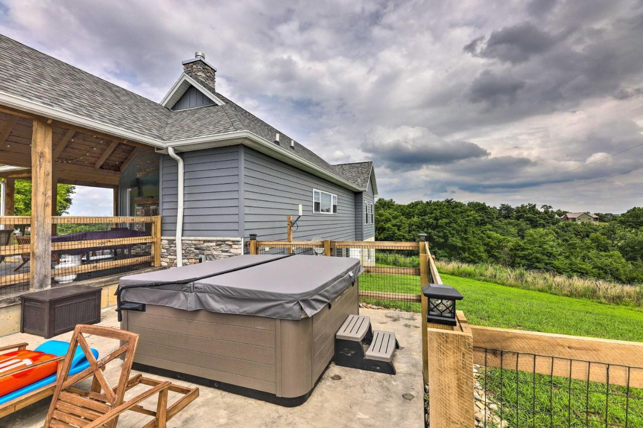 Villa Chic Williamstown Retreat With Pool And Hot Tub! Exterior foto