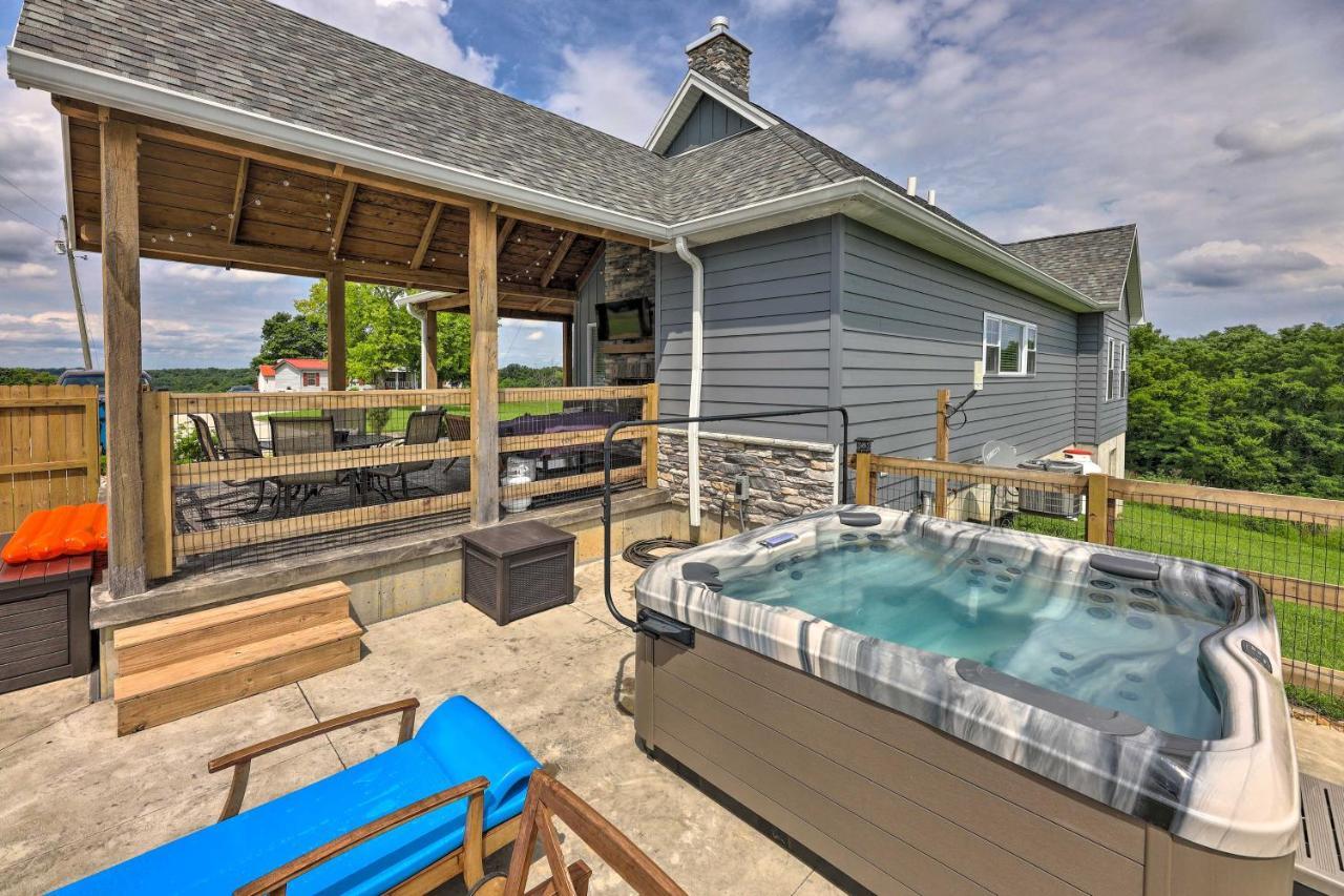 Villa Chic Williamstown Retreat With Pool And Hot Tub! Exterior foto